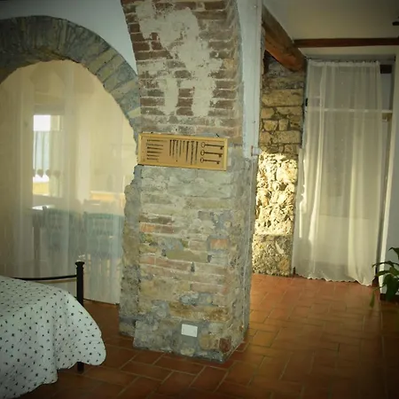 Il Riccio Tra I Castagni Guest house